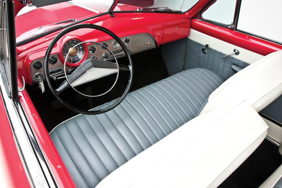  Ford Custom DeLuxe Convertible Red 1951 года  (фото 18 из 20)